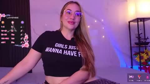 Snapshot of hotpawgmilf chatting on July 22, 2026, 4:37 am Sussy Bloom online show from July 22, 2026, 4:37 am