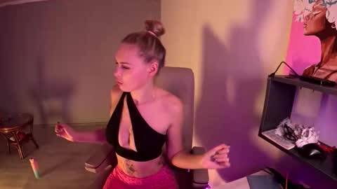 hotprincess2hot online show from November 28, 2025, 11:13 am