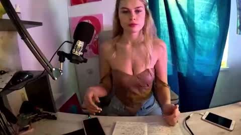 Snapshot of hotprincess2hot chatting on December 19, 2025, 11:06 am hotprincess2hot online show from December 19, 2025, 11:06 am