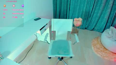 hotsecretary2 online show from February 1, 2026, 11:42 am