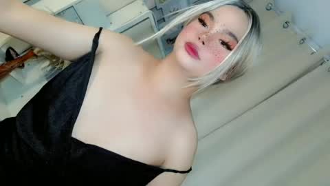 hotsiren101 online show from June 17, 2026, 3:46 pm
