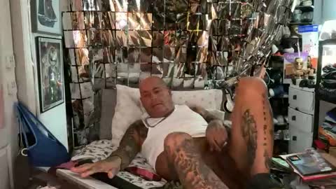 hotstuff775616 online show from April 25, 2026, 6:27 pm