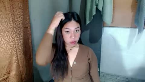 jelaigrande  online show from March 19, 2026, 8:13 pm