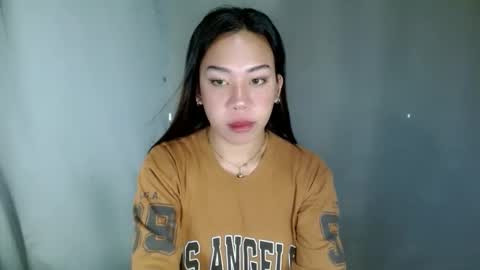 jelaigrande  online show from April 20, 2026, 10:33 pm