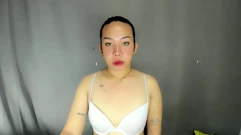 jelaigrande  online show from April 24, 2026, 9:12 am