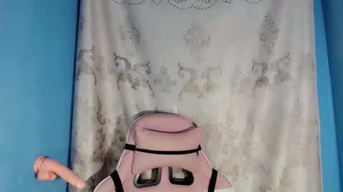    online show from November 24, 2025, 2:39 pm