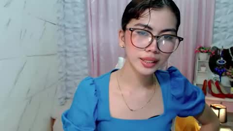 Snapshot of hottestdella69 chatting on December 3, 2025, 5:44 pm hottestdella69 online show from December 3, 2025, 5:44 pm