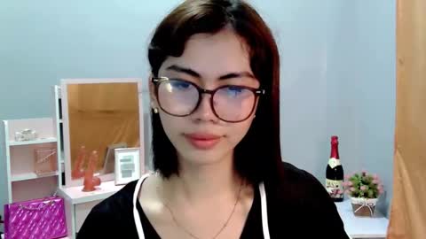 Snapshot of hottestdella69 chatting on December 5, 2025, 5:53 pm hottestdella69 online show from December 5, 2025, 5:53 pm