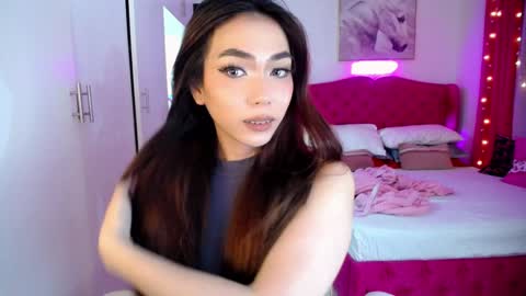 LEXIE- dont forget to give me thumbs up online show from December 22, 2024, 9:11 am