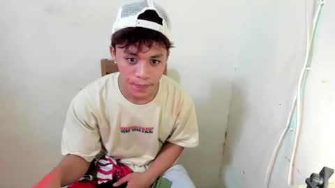hottie_migs online show from July 12, 2026, 1:02 pm