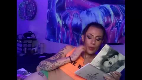 Snapshot of hottiefrmhell97 chatting on February 19, 2026, 4:19 am Lucky online show from February 19, 2026, 4:19 am