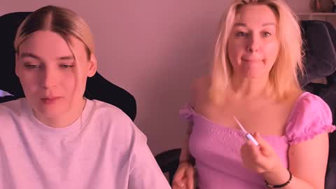 Nessie and Jessie online show from January 1, 2025, 1:37 pm