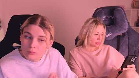 Nessie and Jessie online show from January 6, 2025, 5:08 am