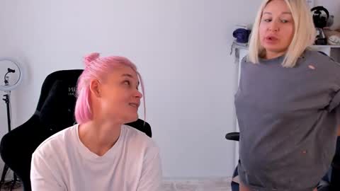 Nessie and Jessie online show from September 25, 2025, 10:30 am