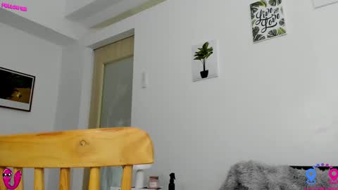 crishinahotty online show from September 10, 2025, 5:29 am