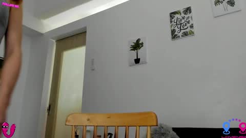 crishinahotty online show from October 12, 2025, 4:44 am