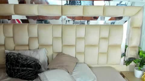   online show from November 18, 2025, 12:31 pm