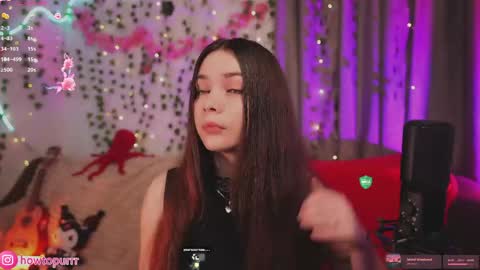 Mia online show from May 18, 2026, 5:41 pm