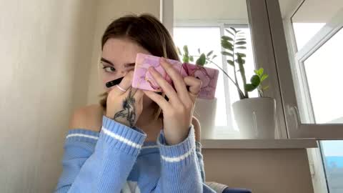 hsiuscherich online show from November 16, 2025, 7:03 am