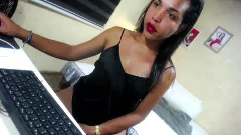 Precious online show from March 11, 2025, 12:39 pm