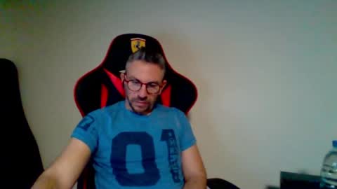 Snapshot of huge__cumshot chatting on March 31, 2026, 6:08 pm huge__cumshot online show from March 31, 2026, 6:08 pm