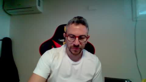 Snapshot of huge__cumshot chatting on April 5, 2026, 2:25 pm huge__cumshot online show from April 5, 2026, 2:25 pm
