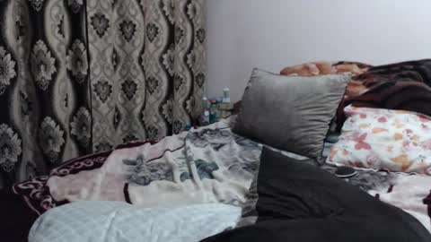 hugeassdevil online show from April 18, 2026, 7:58 pm