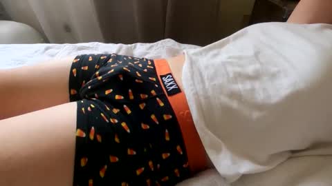 HugeCumshots online show from January 22, 2025, 10:37 pm