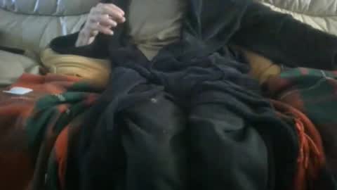 hugenob4u online show from November 2, 2025, 3:25 pm