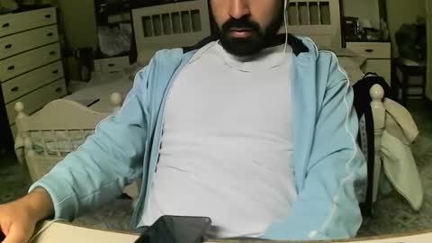 hugeveiny online show from April 23, 2026, 3:58 pm