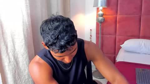 Snapshot of hugo_cano chatting on November 16, 2025, 7:52 pm Hugo Cano online show from November 16, 2025, 7:52 pm