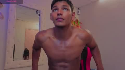 Snapshot of hugo_cano chatting on April 4, 2026, 12:20 am Hugo Cano online show from April 4, 2026, 12:20 am