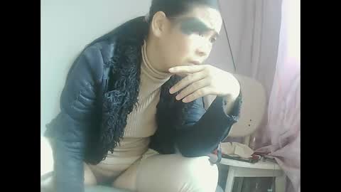 hujiajia520321431 online show from November 8, 2025, 5:40 am