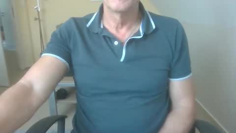 hundeleine online show from November 4, 2025, 10:03 am