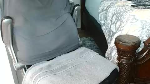 hung74u online show from November 21, 2025, 8:18 pm