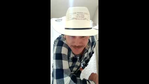 hung_bullrider online show from April 18, 2026, 7:45 am