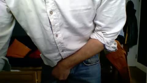 hunghard2004 online show from April 10, 2026, 10:09 am