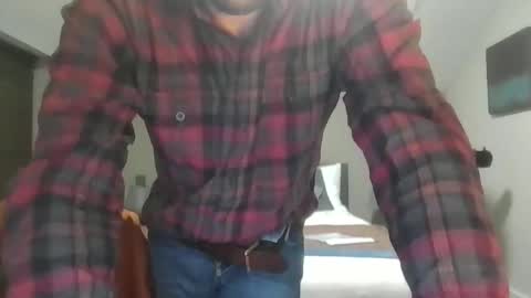 hunghard2004 online show from April 11, 2026, 11:20 pm