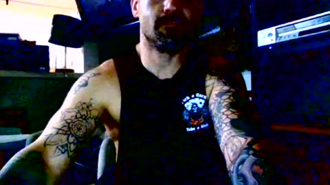 Snapshot of hungherowithoutacape chatting on August 6, 2026, 12:18 pm hungherowithoutacape online show from August 6, 2026, 12:18 pm