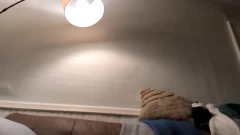 Snapshot of hungitalian40 chatting on November 27, 2025, 10:50 am hungitalian40 online show from November 27, 2025, 10:50 am