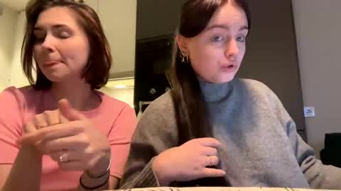 Evelyn  online show from December 4, 2024, 9:02 pm