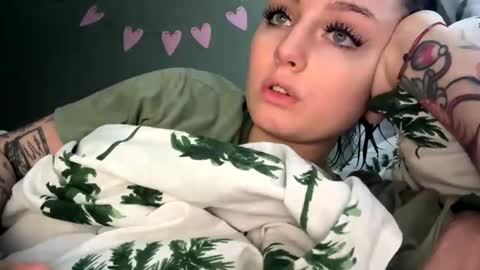 Evelyn  online show from December 22, 2024, 10:58 pm