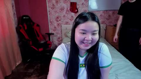 Snapshot of hungrybunny999 chatting on December 20, 2025, 5:36 am Nancy and Robert online show from December 20, 2025, 5:36 am