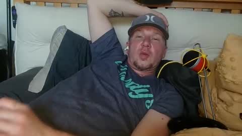 HuingsingleDad79 online show from May 4, 2026, 10:28 pm