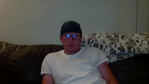 HuingsingleDad79 online show from August 1, 2026, 12:15 pm
