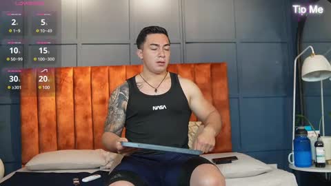 hunk_ryan online show from February 24, 2025, 12:16 pm