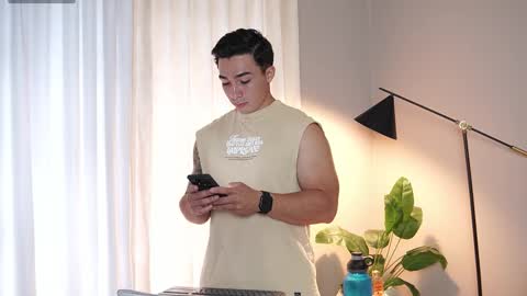 hunk_ryan online show from November 9, 2025, 6:28 pm