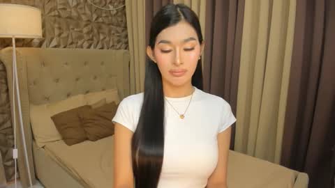 hunkhomerontop online show from November 7, 2025, 9:09 am