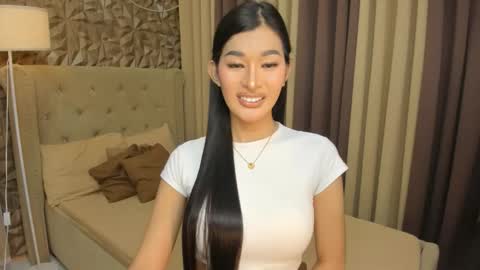 hunkhomerontop online show from November 17, 2025, 9:15 am