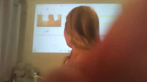hunnyboo2323 online show from May 16, 2026, 12:29 am